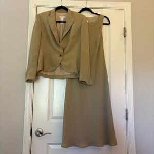 Liz Claiborne Women’s Beige Blazer and Midi Dress Set